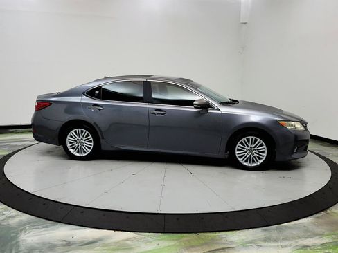 Used 2014 Lexus ES 350 w/ Luxury Package FWD image 4