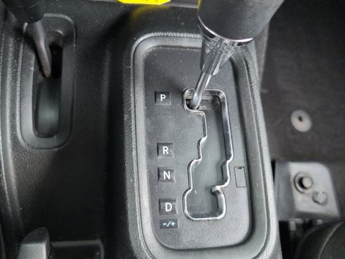 Used 2018 Jeep Wrangler Unlimited Sport image 29