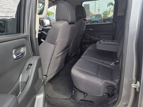 Used 2022 Nissan Frontier SV AWD/4WD image 11