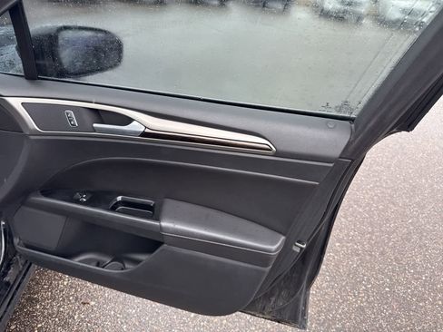 Used 2015 Ford Fusion SE w/ Equipment Group 202A image 26