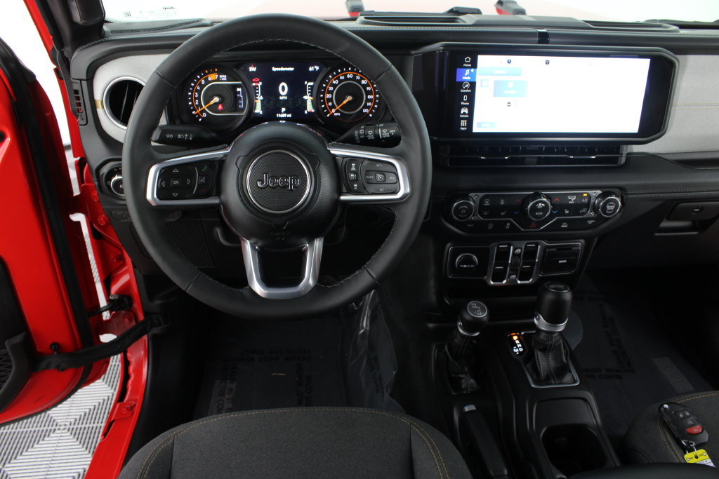 Used 2026 Jeep Wrangler Unlimited Sahara AWD/4WD image 17