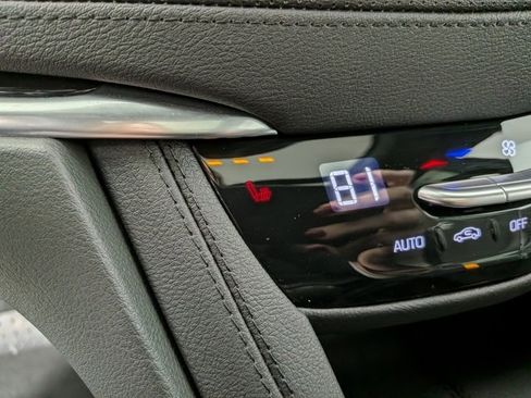 Certified 2025 Cadillac XT6 Luxury image 8