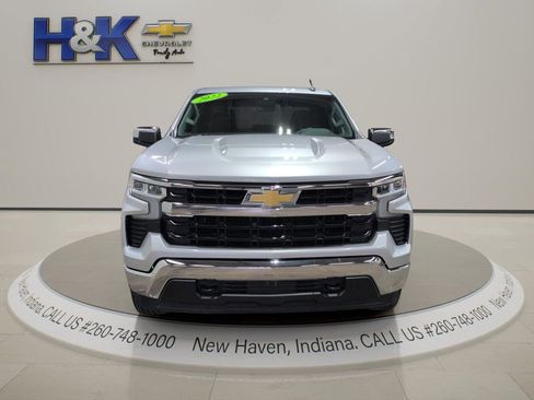 Used 2022 Chevrolet Silverado 1500 LT AWD/4WD image 2