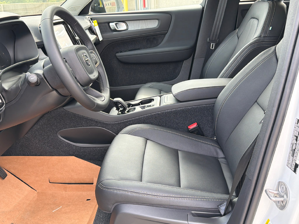 New 2026 Volvo XC40 B5 Core w/ Climate Package AWD/4WD image 10