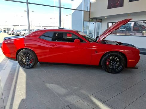 Used 2023 Dodge Challenger SRT Hellcat w/ Driver Convenience Group RWD image 9