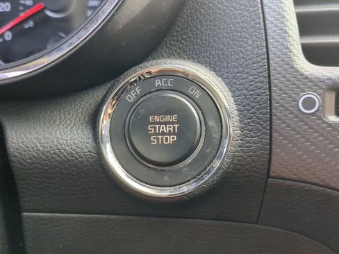 Used 2017 Kia Forte EX image 29