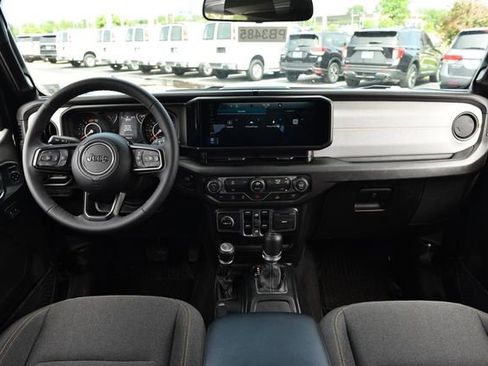 Used 2025 Jeep Wrangler Unlimited Sport AWD/4WD image 7