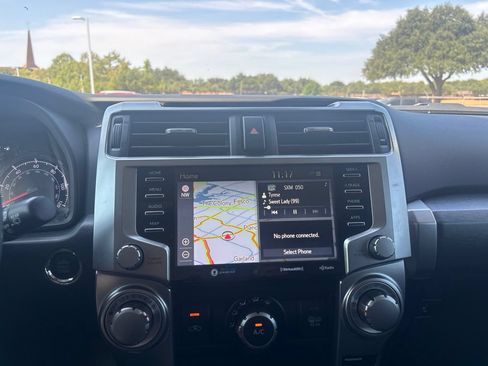 Used 2022 Toyota 4Runner SR5 Premium w/ Moonroof Package RWD image 9