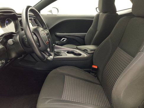 Used 2017 Dodge Challenger SXT RWD image 17