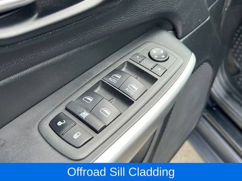 Used 2022 Jeep Cherokee Latitude AWD/4WD image 12