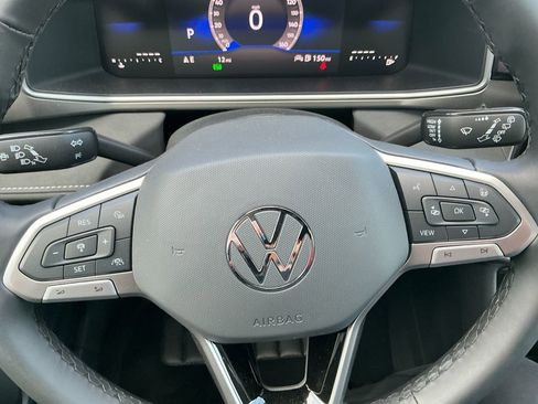 New 2025 Volkswagen Taos SE image 19