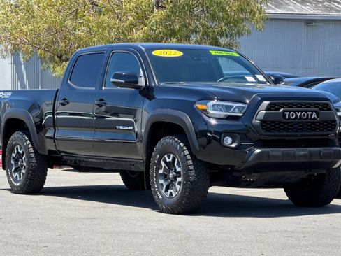 Used 2022 Toyota Tacoma TRD Off-Road w/ TRD Premium Off Road Package AWD/4WD image 9