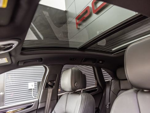 Certified 2026 Porsche Macan AWD/4WD image 19