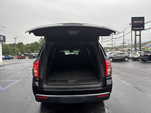 Used 2023 Chevrolet Suburban LT AWD/4WD image 5