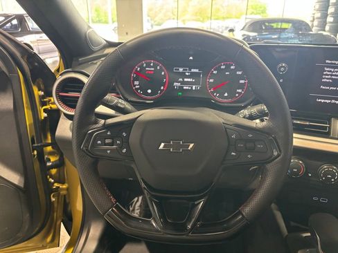 Used 2025 Chevrolet Trax RS w/ Sunroof Package FWD image 12