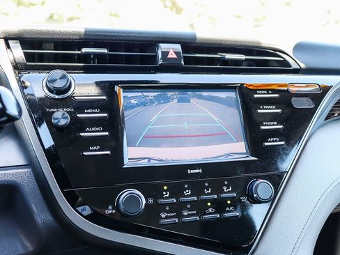 Used 2020 Toyota Camry LE FWD image 29