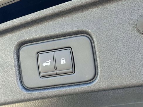 New 2026 Nissan Pathfinder SL image 11