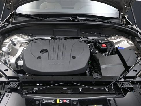 Used 2026 Volvo XC60 B5 Plus w/ Protection Package Premier image 32
