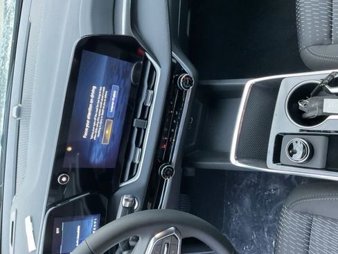 New 2026 Chevrolet Equinox LT AWD/4WD image 17