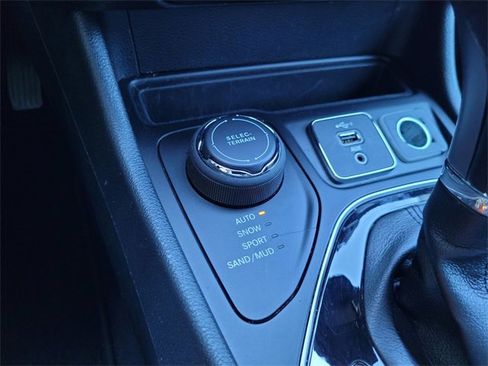 Certified 2023 Jeep Cherokee Altitude Lux image 13