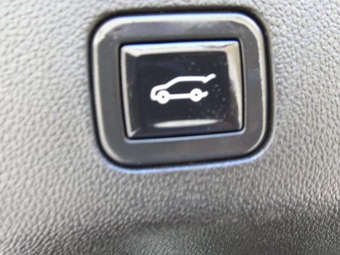 Used 2021 Chevrolet Suburban LT image 10