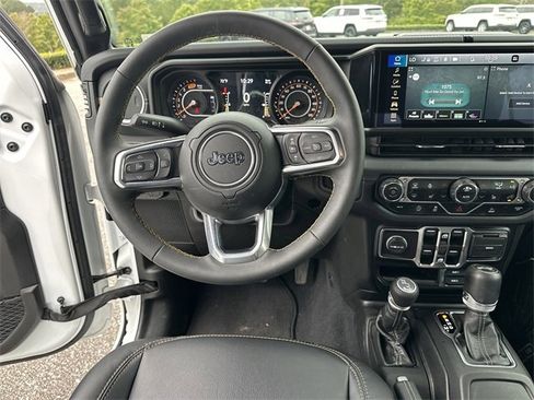Used 2024 Jeep Wrangler Sahara image 22