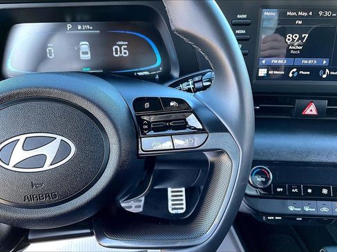 Used 2025 Hyundai Elantra Sport FWD image 14