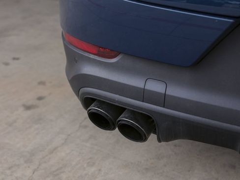 Certified 2025 Porsche Cayenne E-Hybrid AWD/4WD image 13