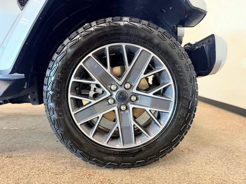 Used 2024 Jeep Wrangler High Altitude AWD/4WD image 27