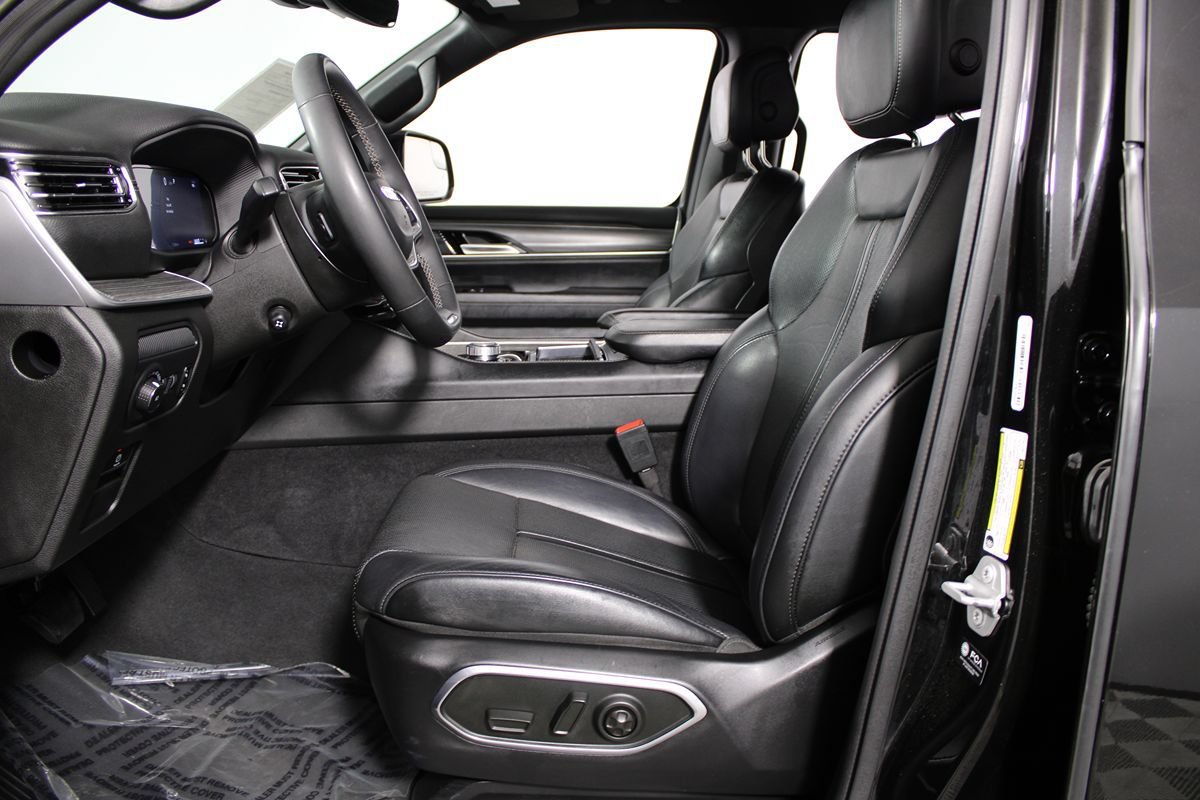 Used 2024 Jeep Wagoneer Series II w/ Flexible Seating Group RWD image 10
