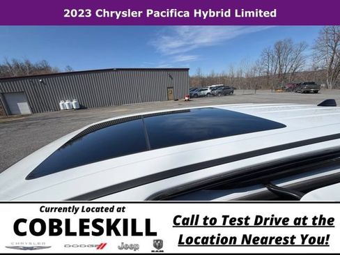 Used 2023 Chrysler Pacifica Limited FWD image 12