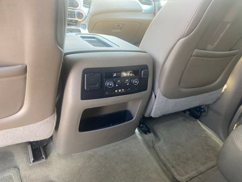 Used 2016 GMC Yukon XL SLT w/ Open Road Package RWD image 8