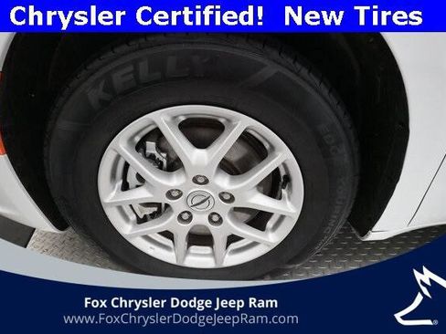 Certified 2024 Chrysler Pacifica Touring-L image 27