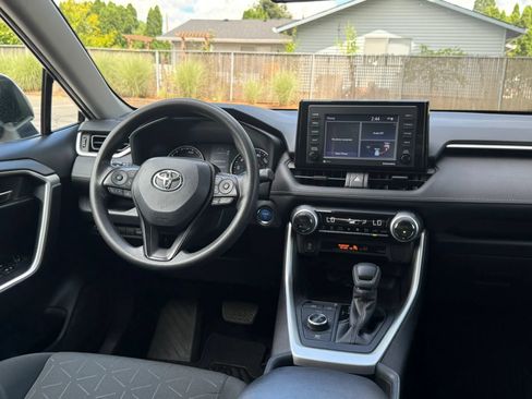 Used 2020 Toyota RAV4 XLE w/ Convenience Package AWD/4WD image 3