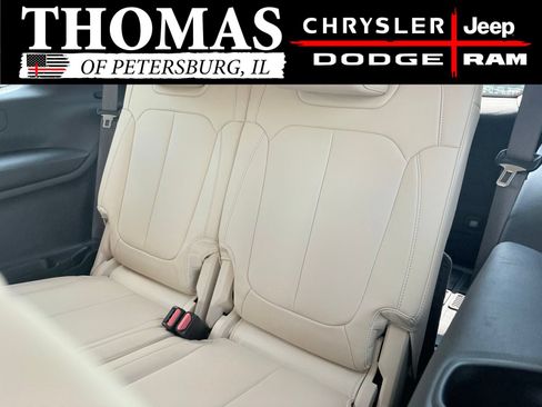 Used 2022 Jeep Grand Cherokee L Limited AWD/4WD image 17