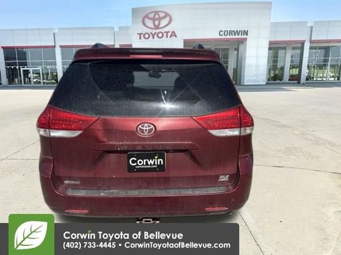 Used 2011 Toyota Sienna XLE AWD/4WD image 32