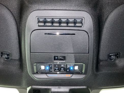 Certified 2025 Ford F250 Platinum w/ FX4 Off-Road Package AWD/4WD image 22