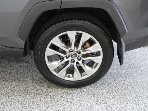 Used 2019 Toyota RAV4 Limited FWD image 10