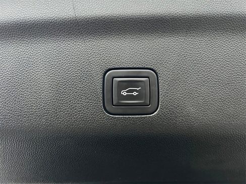 Used 2024 Chevrolet Suburban High Country image 7