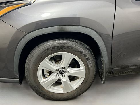 Used 2023 Toyota Highlander L image 13