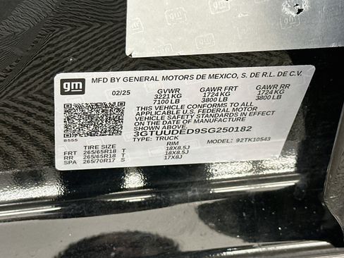 Used 2025 GMC Sierra 1500 SLT AWD/4WD image 12