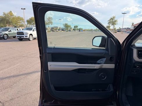 Used 2024 Ford Expedition Limited AWD/4WD image 24