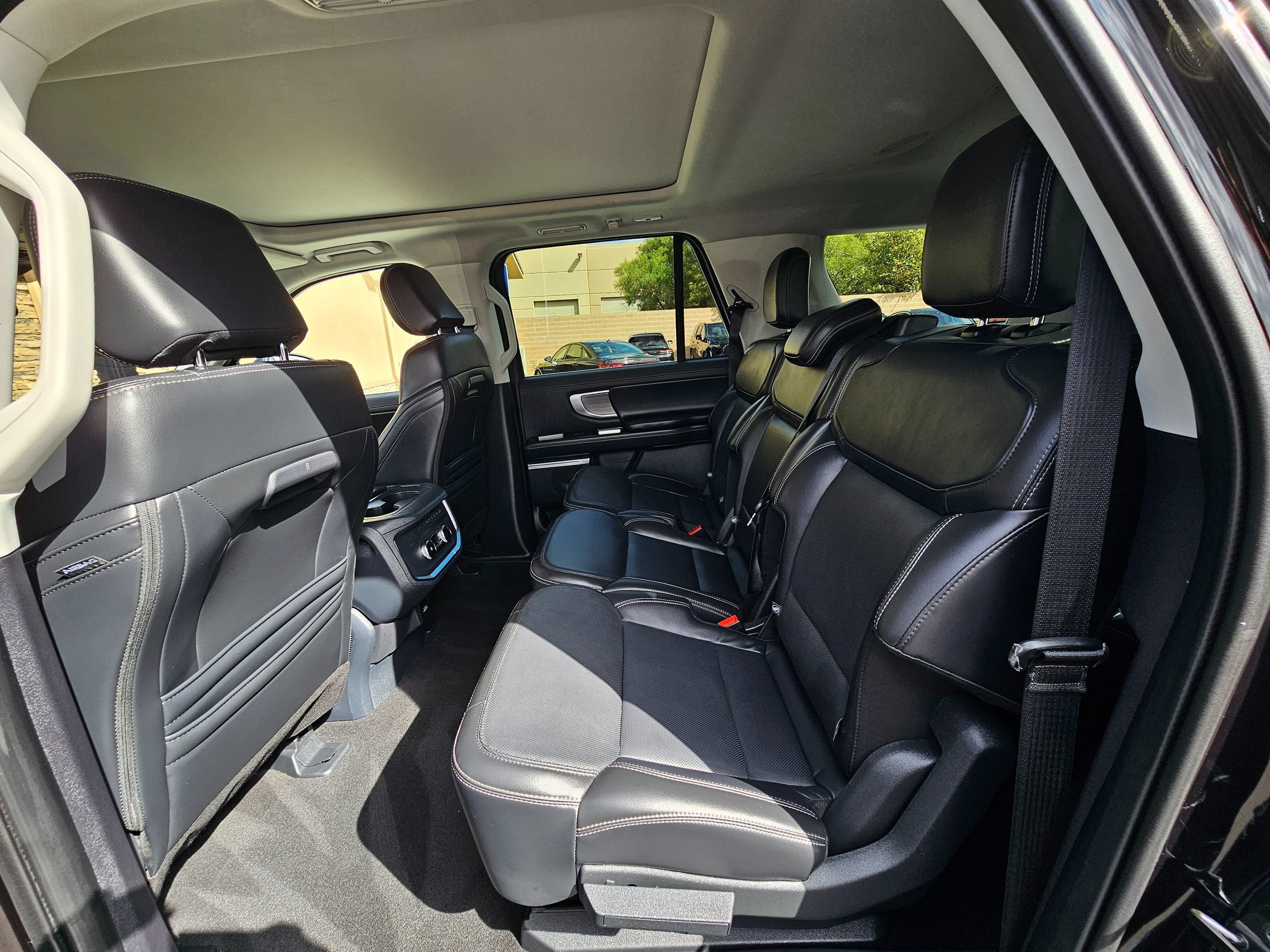 Used 2025 Ford Expedition Max Platinum AWD/4WD image 21