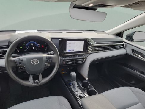 Used 2025 Toyota Camry LE FWD image 21