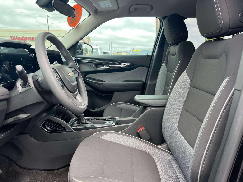 Used 2024 Chevrolet TrailBlazer LT FWD image 16