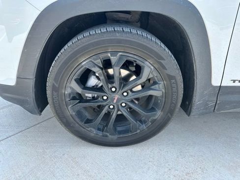 Used 2022 GMC Terrain SLE w/ Driver Convenience Package FWD image 2