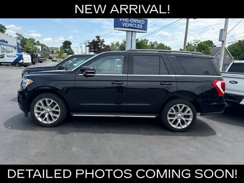 Used 2020 Ford Expedition XLT w/ Equipment Group 202A AWD/4WD image 2