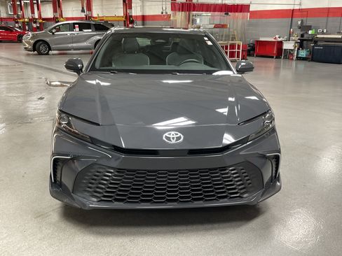 Certified 2025 Toyota Camry SE FWD image 3
