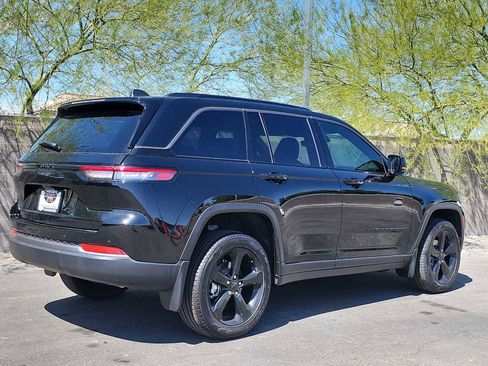 New 2026 Jeep Grand Cherokee Limited w/ Limited Altitude Package AWD/4WD image 9