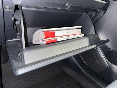 Certified 2025 Toyota RAV4 XLE AWD/4WD image 28